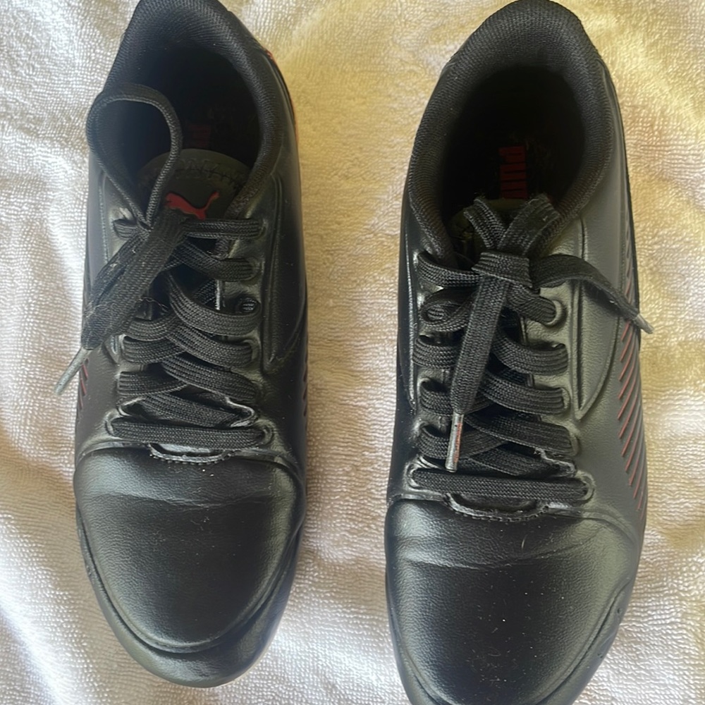 Boys puma shoes used in good condition.